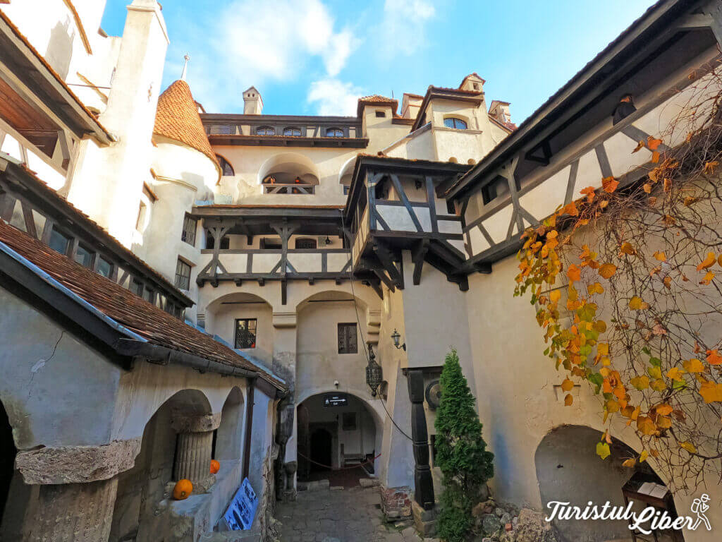 castle bran autumn
