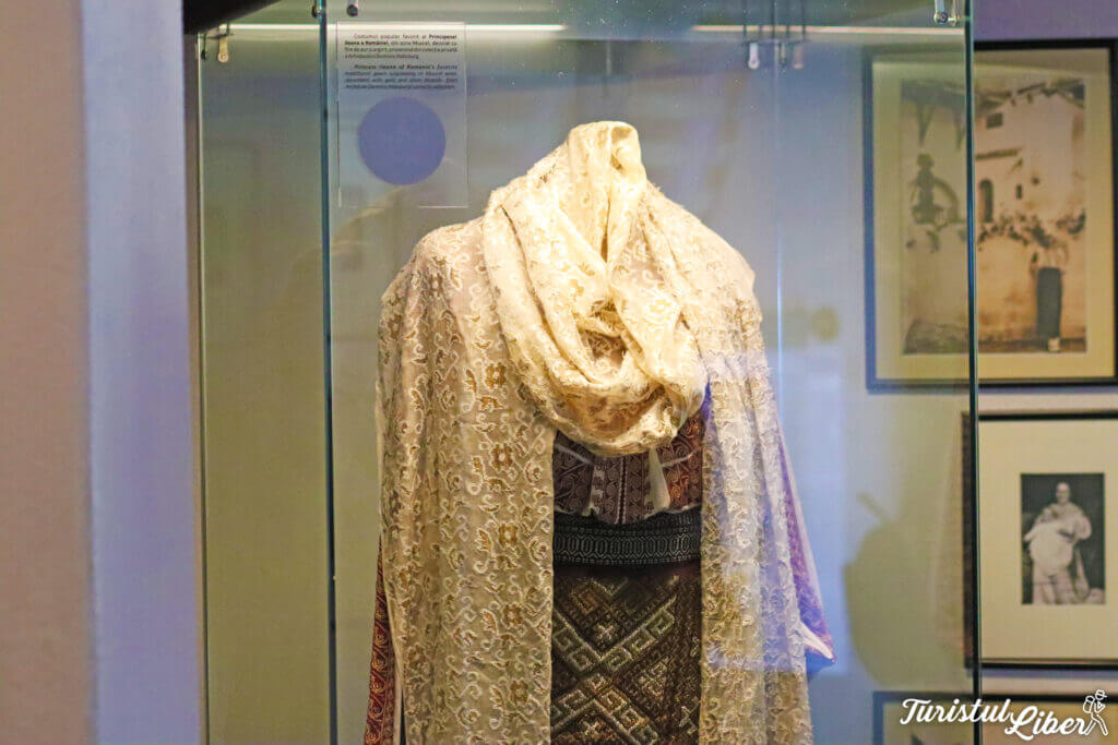 queen mary's dress
