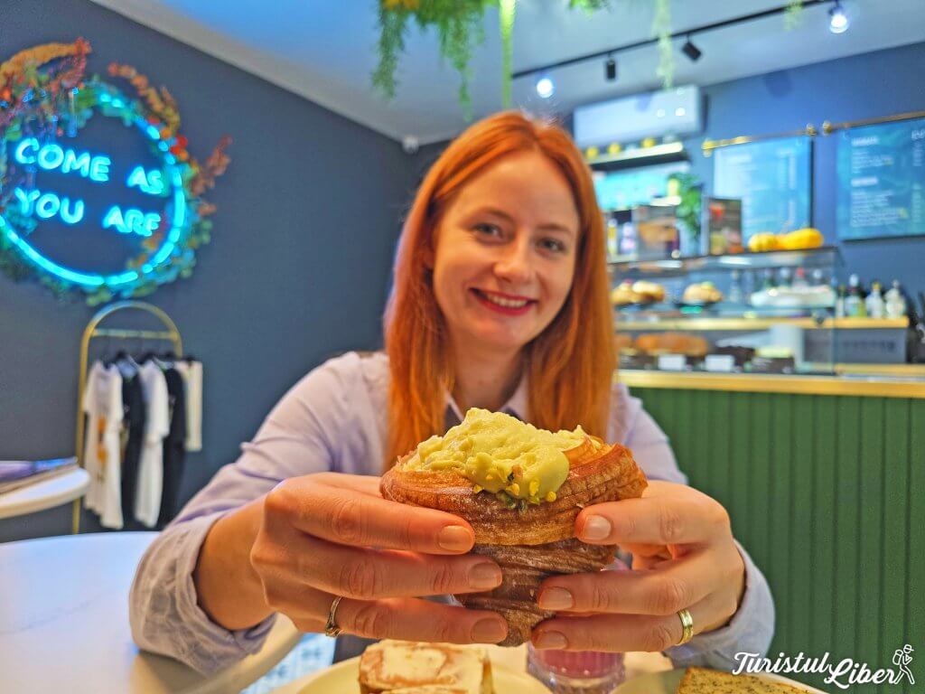 croissants with pistachio cream bucuresti